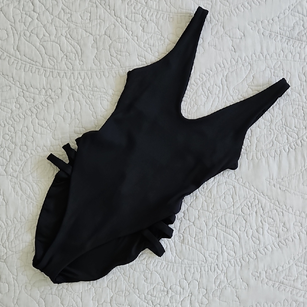 Becca‎ Sophie Black One Piece Swimsuit With Ladder Cut-Out Detail Size Small